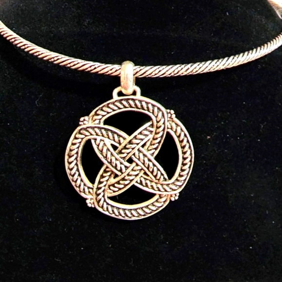 Vintage Avon Choker with Medallion and Matching Earrings - Picture 3 of 10